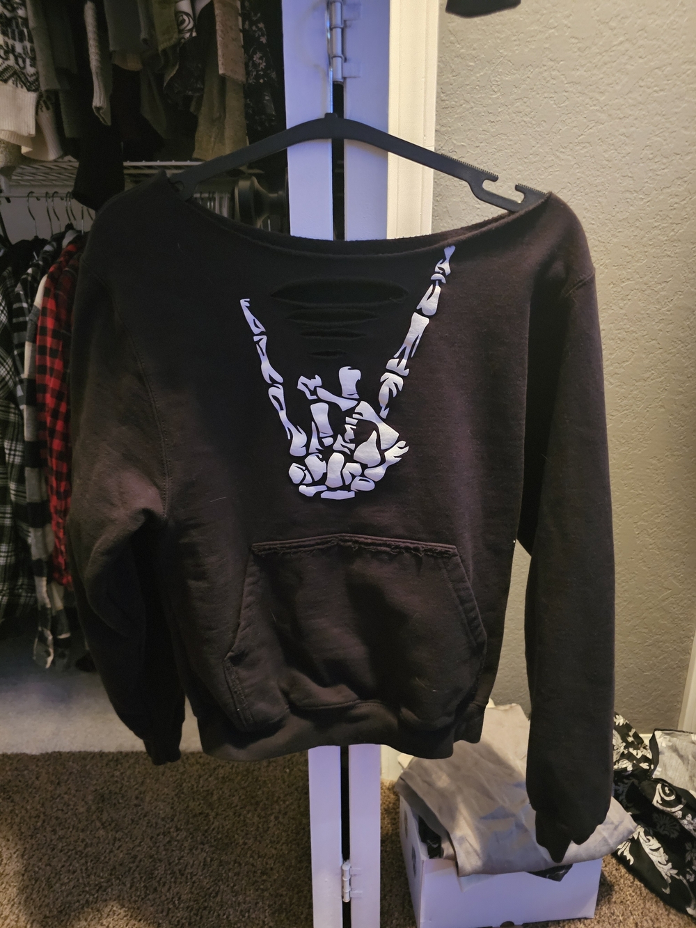 Distressed The Drive Clothing Wide-neck Sweatshirt With Pocket